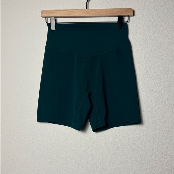 Vitality Pants - Vitality Cloud II Biker 6” Short Deep Green